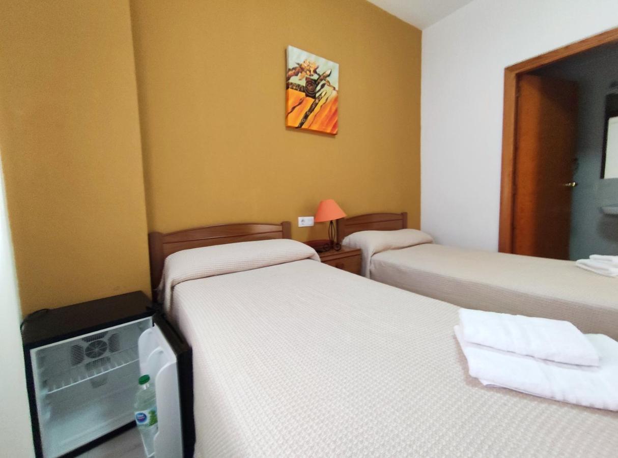 Hostal Neus Hotel Alcala de Xivert Bagian luar foto