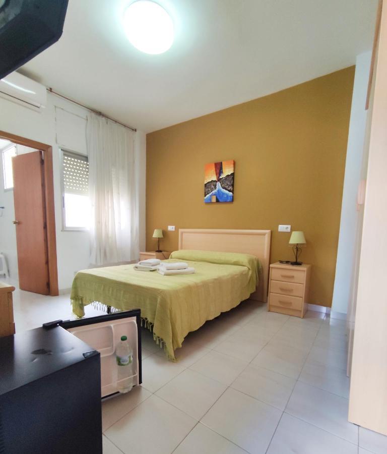 Hostal Neus Hotel Alcala de Xivert Bagian luar foto